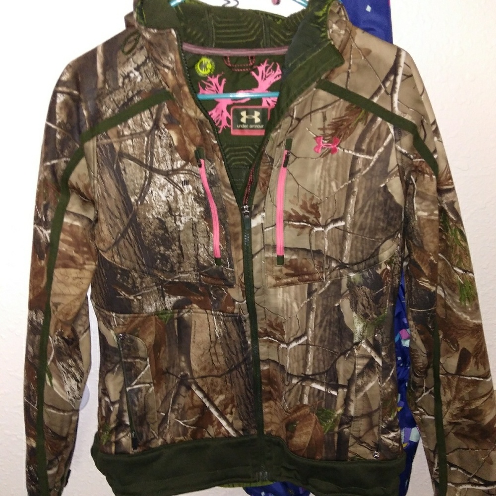 Under armour camo outfit , EUC